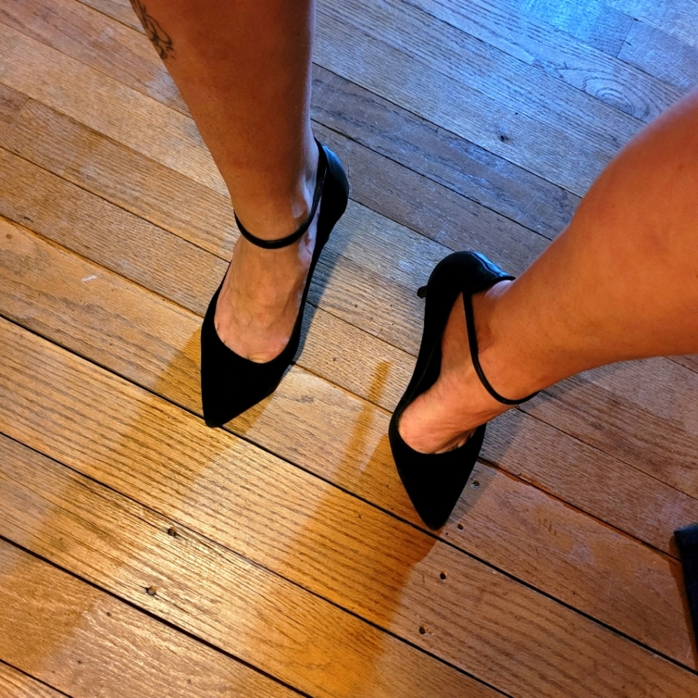 BCBGeneration black velvet heel size 7.5
